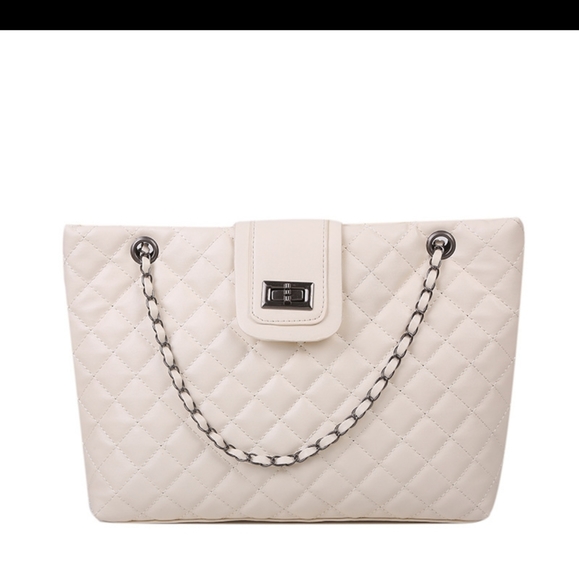 Trapezoid Quilted Handbag - Picture 4 of 5